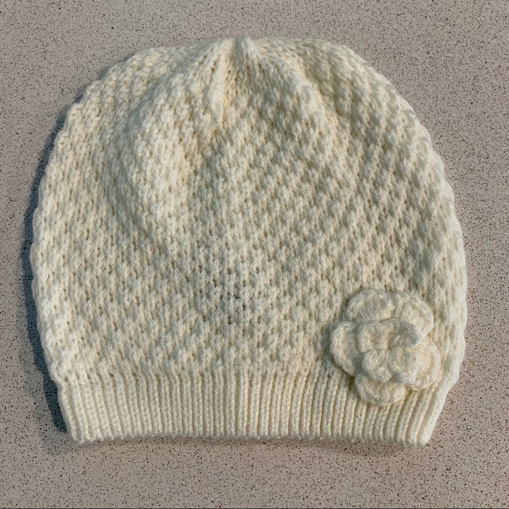 White/cream Beanie with flower